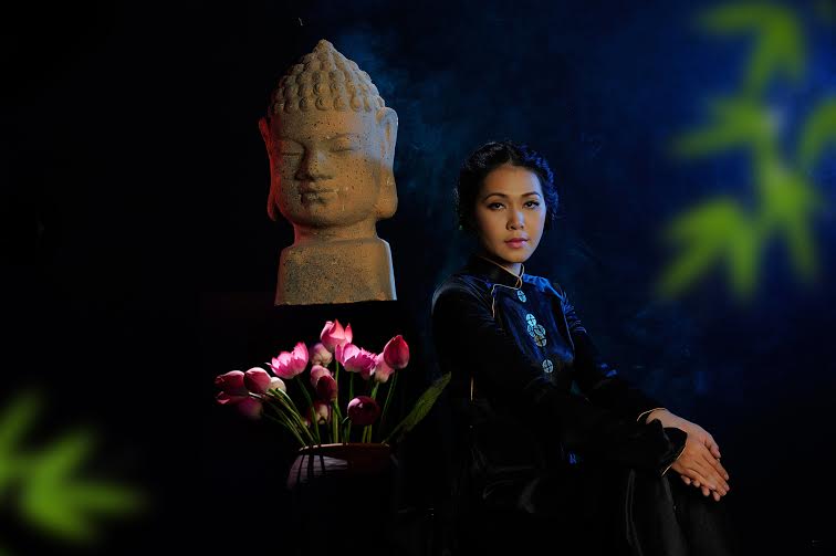 Bộ[-]ảnh[-]Đinh[-]Y[-]Nhung[-]huyền[-]bí[-]trước[-]cõi[-]thiền